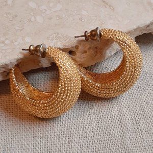 VTG Textured Gold Tone Graduated Hoop Pierced Earrings